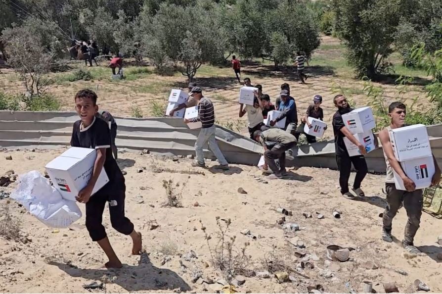 UAE conducts 76th airdrop of aid over Gaza Strip - UAE